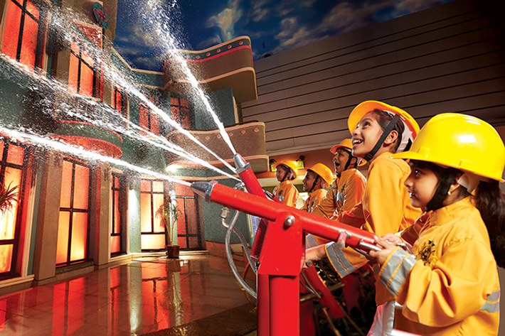 kidzania-firefighters