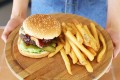 THE-CARVING-BOARD-CLASSIC-CHEESEBURGER