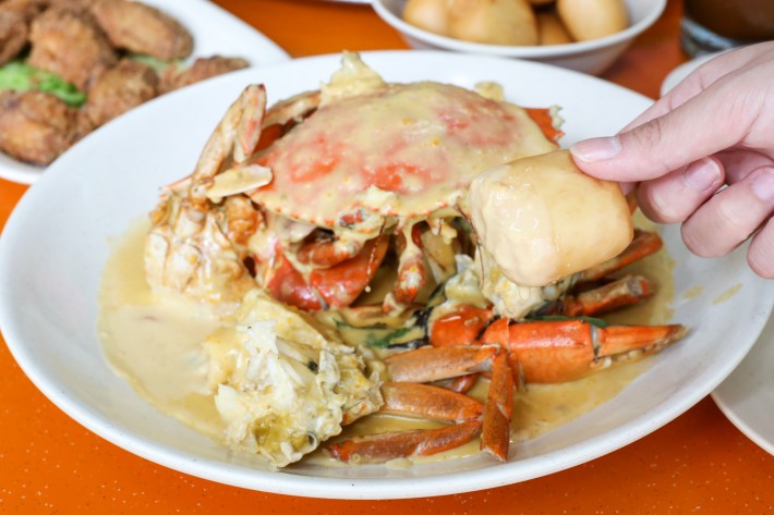 21 Seafood - Mantou and Salted Egg Yolk Crab