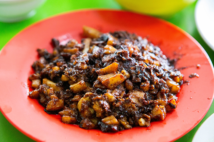 Singapore Fried Carrot Cake / Fried Turnip Cake (Chai Tow Kway)